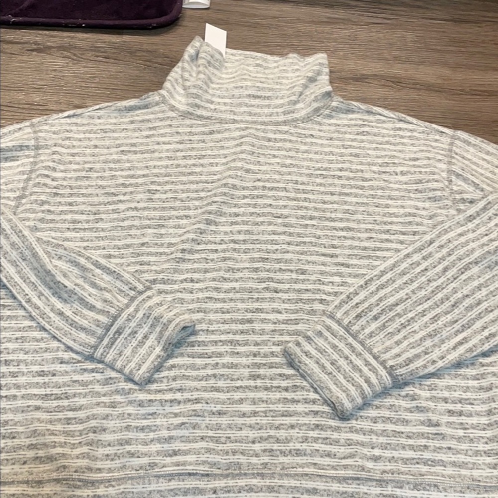 Lou & grey super soft turtleneck